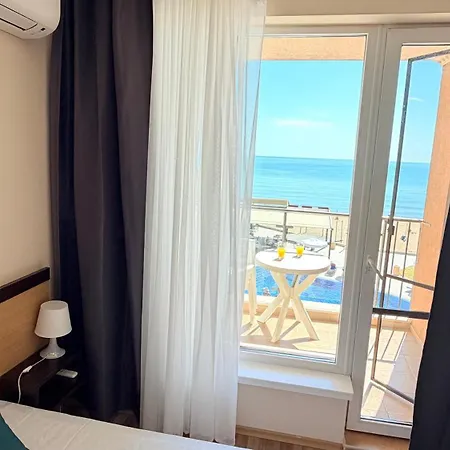 Beachfront - Sea & Pool Views - C205 Apartament