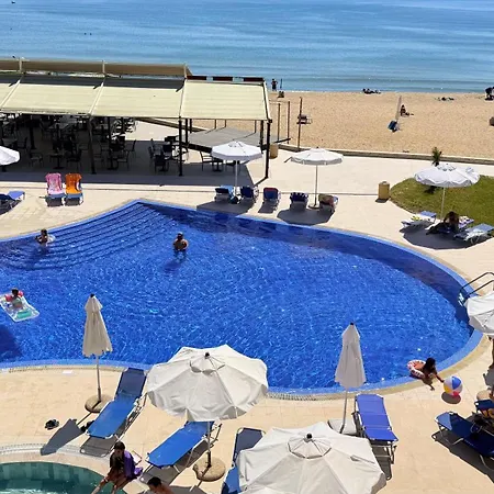 Apartament Beachfront - Sea & Pool Views - C205