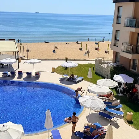 Apartament Beachfront - Sea & Pool Views - C205 *