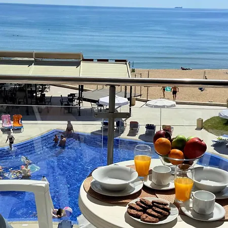 Beachfront - Sea & Pool Views - C205 Apartament Obzor