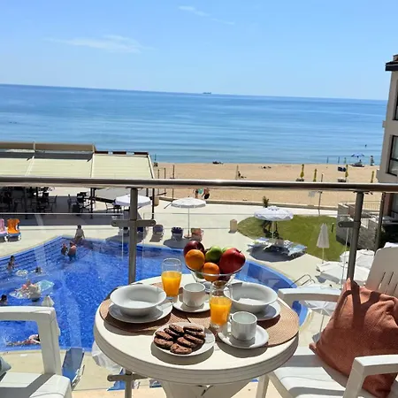 Beachfront - Sea & Pool Views - C205 Apartament