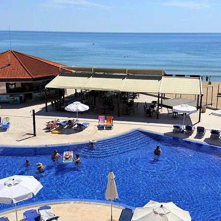 Beachfront - Sea & Pool Views - C205 Apartament