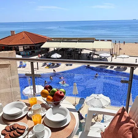 Beachfront - Sea & Pool Views - C205 Apartament
