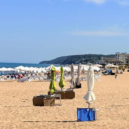 Beachfront - Sea & Pool Views - C205 Apartament *