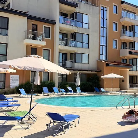 Apartament Beachfront - Sea & Pool Views - C205